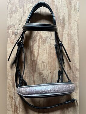 Cob bridle with statement noseband